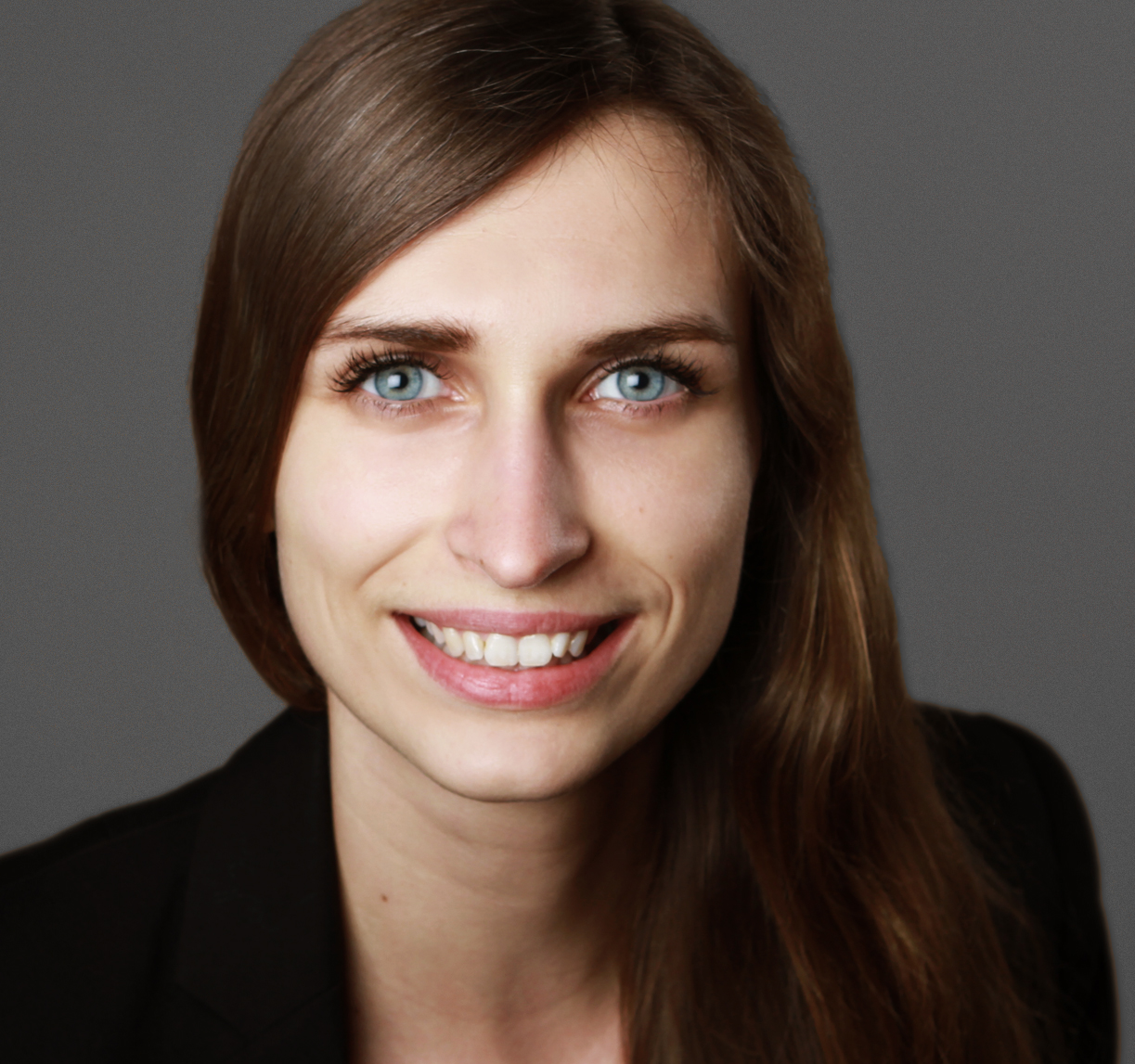 sophie stolle headshot