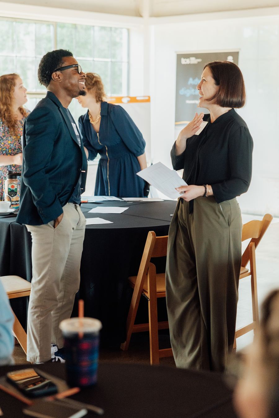 Attendees connecting between sessions
